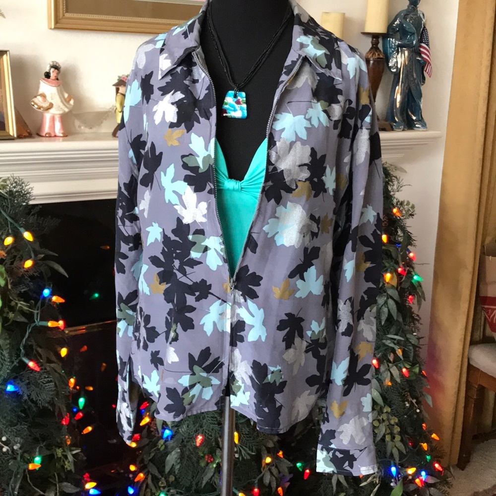 100 QUO Silk Zip up front closure